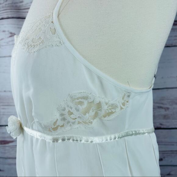 Madison Intimates off white negligee lace petals - Picture 8 of 13